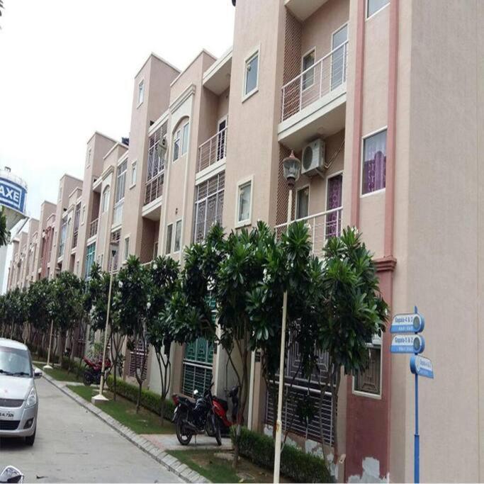 Apartment Ac Beautiful Luxury In Omaxe Jai Bankebihariji By Shishamare