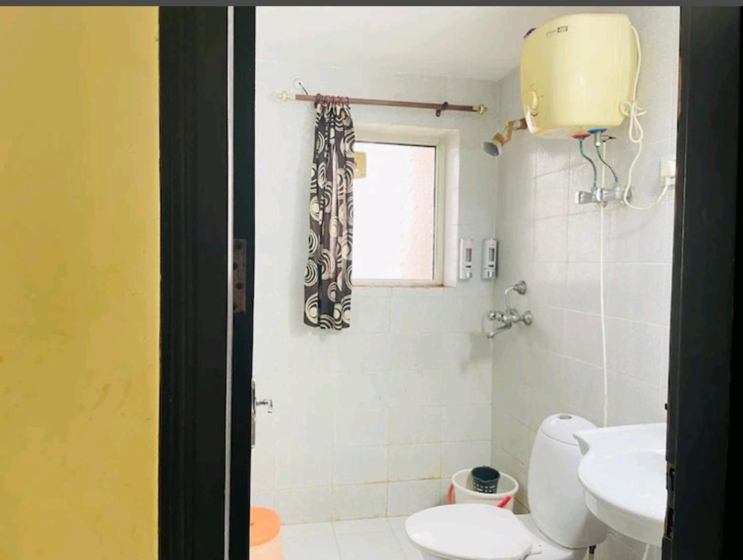 Ac Beautiful Luxury In Omaxe Jai Bankebihariji By Shishamare Apartment
