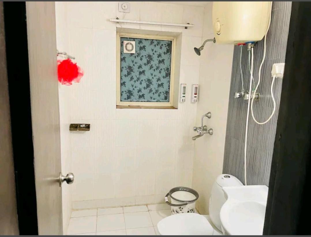 Ac Beautiful Luxury In Omaxe Jai Bankebihariji By Shishamare Apartment