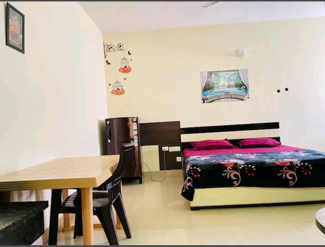 Ac Beautiful Luxury In Omaxe Jai Bankebihariji By Shishamare